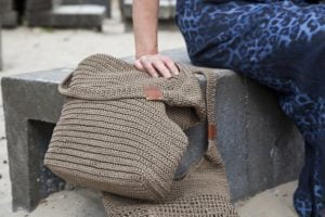 BAYUXX lanceert vrolijke, gehaakte tassen met alleen maar winnaars