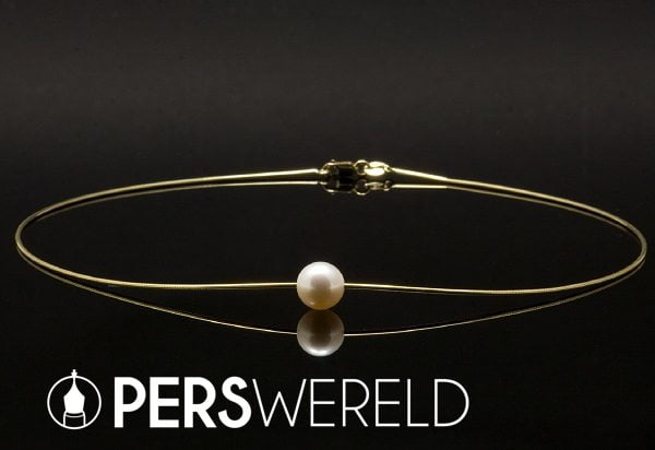 Parel solitair op gouden collier