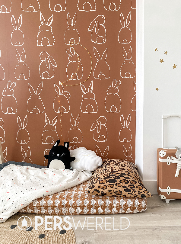 roomblush-behang-bunnies-bruin