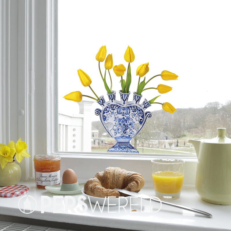 flatflowers-raamsticker-gele-tulpen-delftsblauwe-vaas